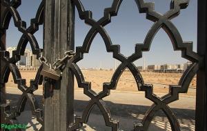 IMAGE(http://askdin.com/sites/default/files/gallery/images//1224/medium/1_baghie.lockdoor.jpg)