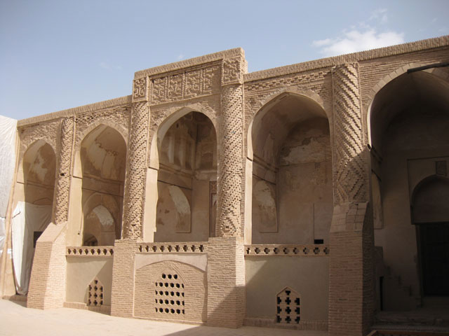 IMAGE(http://askdin.com/sites/default/files/gallery/images//9592/1_shahrenaein-ir-masjedjamenaeen-2.jpg)