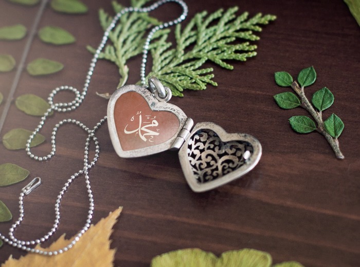 IMAGE(http://askdin.com/sites/default/files/gallery/images/27370/1_PF_Heart_Locket_____________________________________________________________________.jpg)